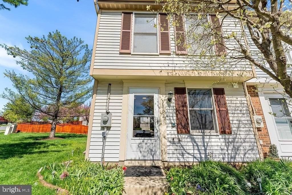 5802 Drawbridge Ct - Photo 3 of 27