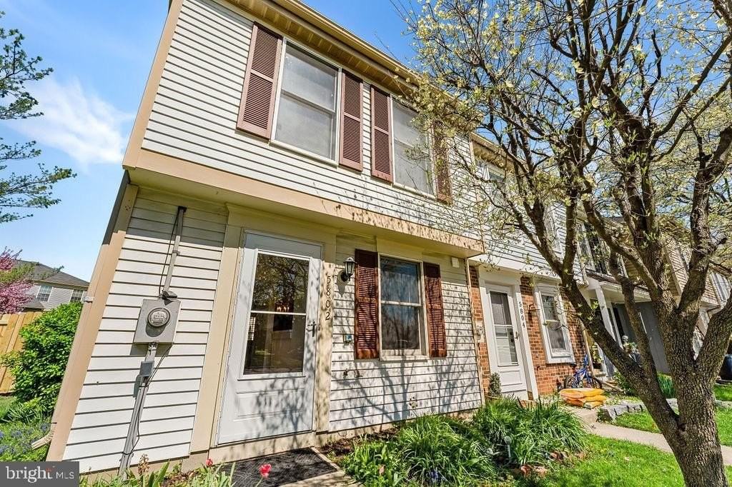 5802 Drawbridge Ct - Photo 4 of 27