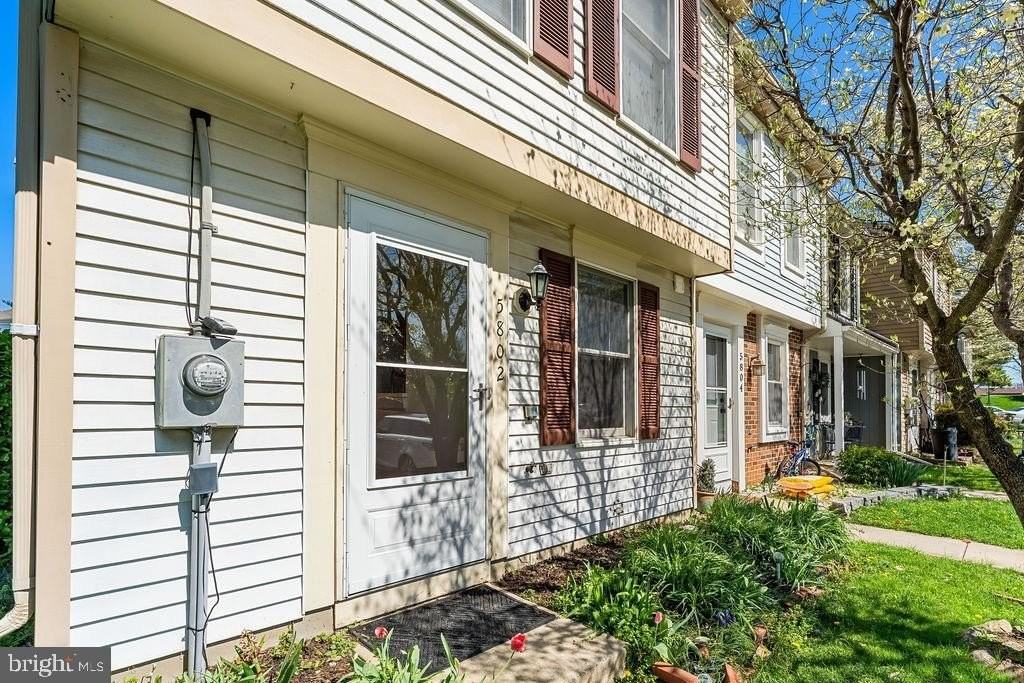 5802 Drawbridge Ct - Photo 5 of 27