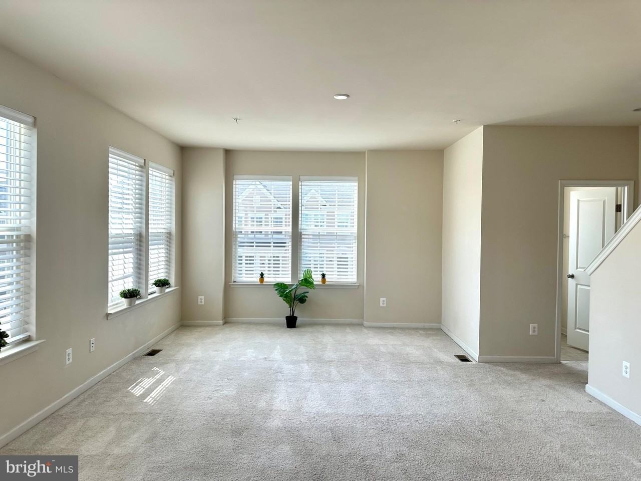 439 Pemberton Park Ln - Photo 7 of 22