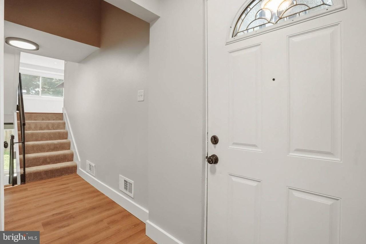 9419 Merryrest Rd - Photo 3 of 31
