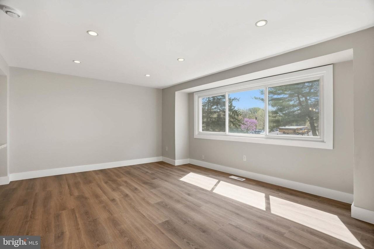 9419 Merryrest Rd - Photo 6 of 31