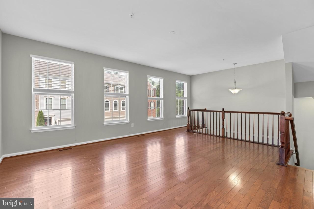 6704 Saw Mill Ct - Photo 3 of 45