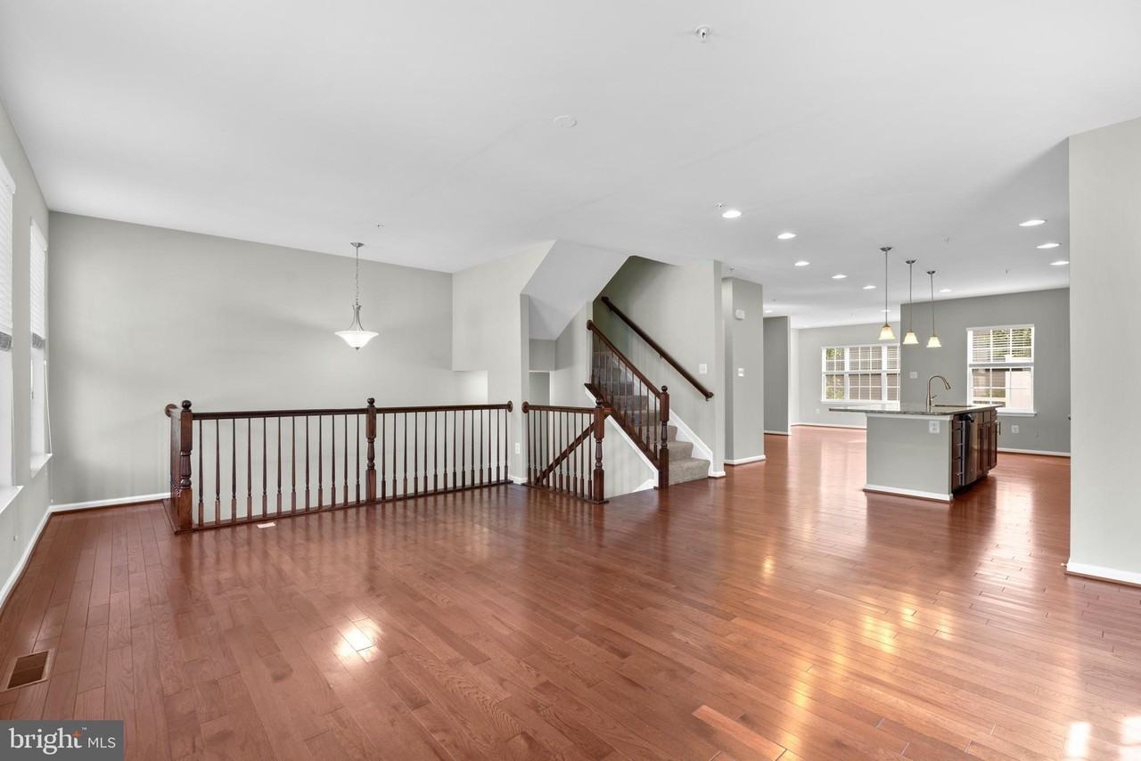 6704 Saw Mill Ct - Photo 4 of 45