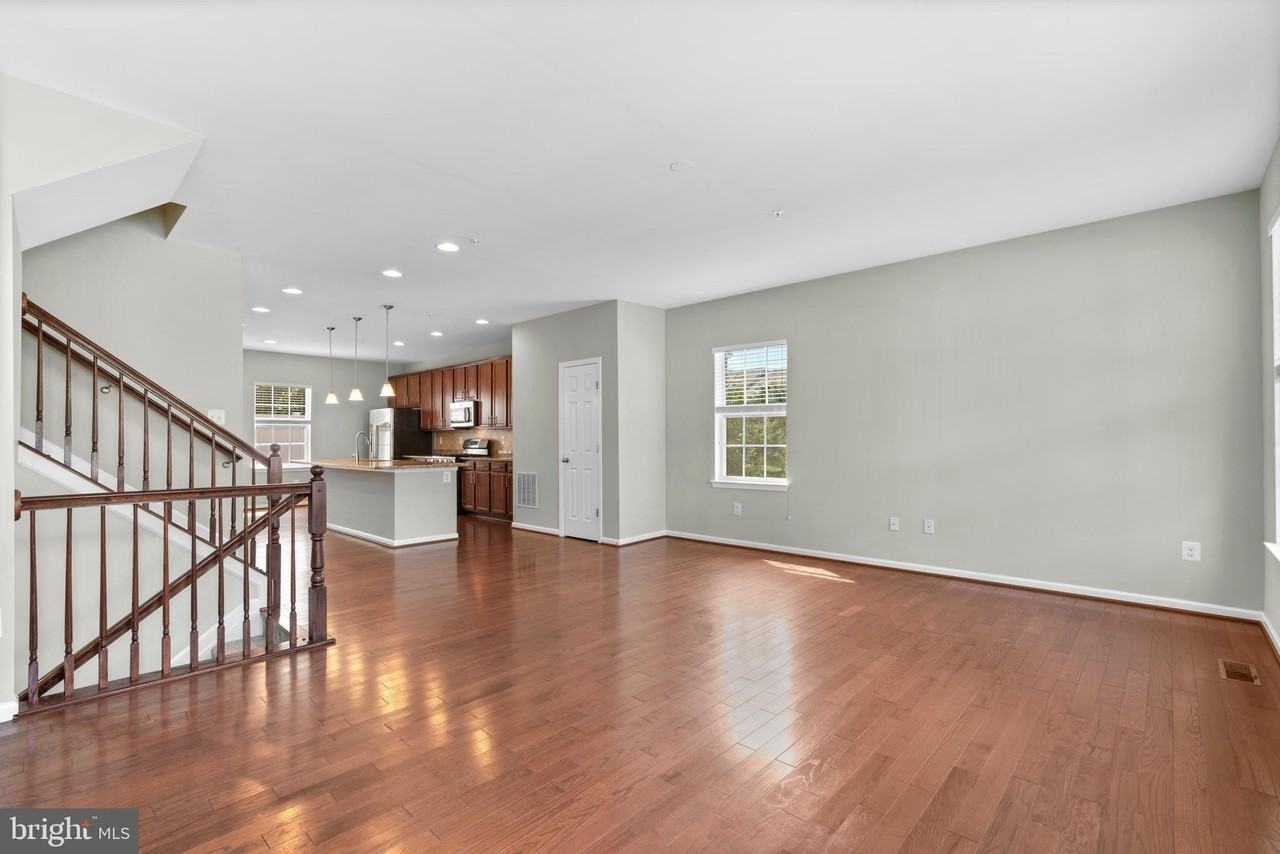 6704 Saw Mill Ct - Photo 5 of 45