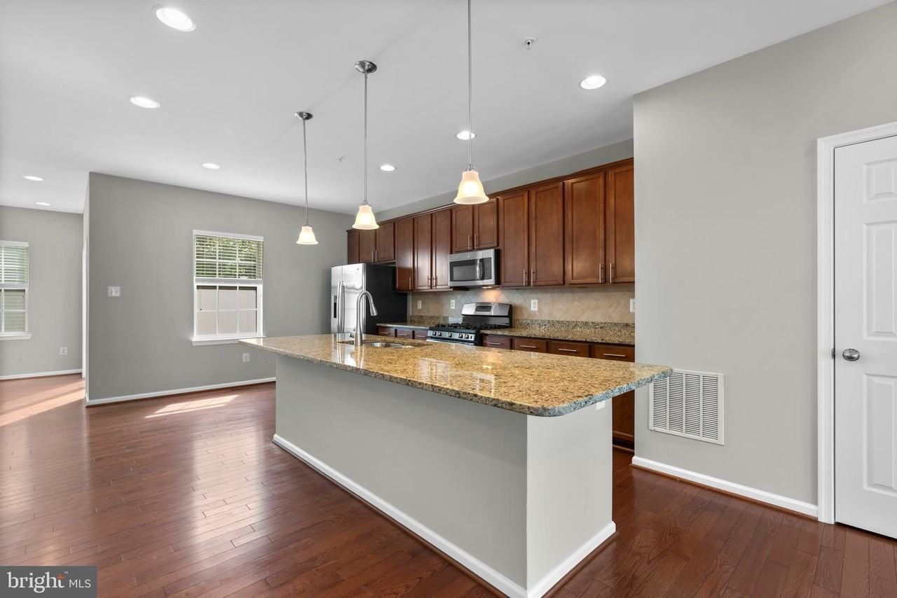 6704 Saw Mill Ct - Photo 6 of 45