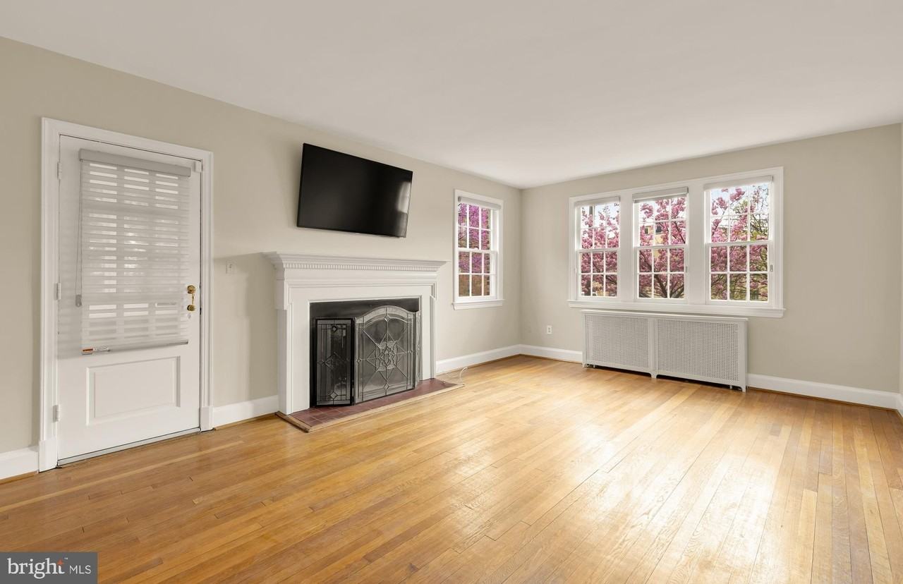 4809 Wellington Dr - Photo 4 of 47