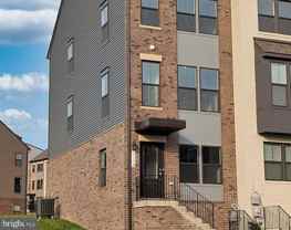 5937 NORTHWEST Drive unit: (Master Bedroom) - Photo 1 of 1