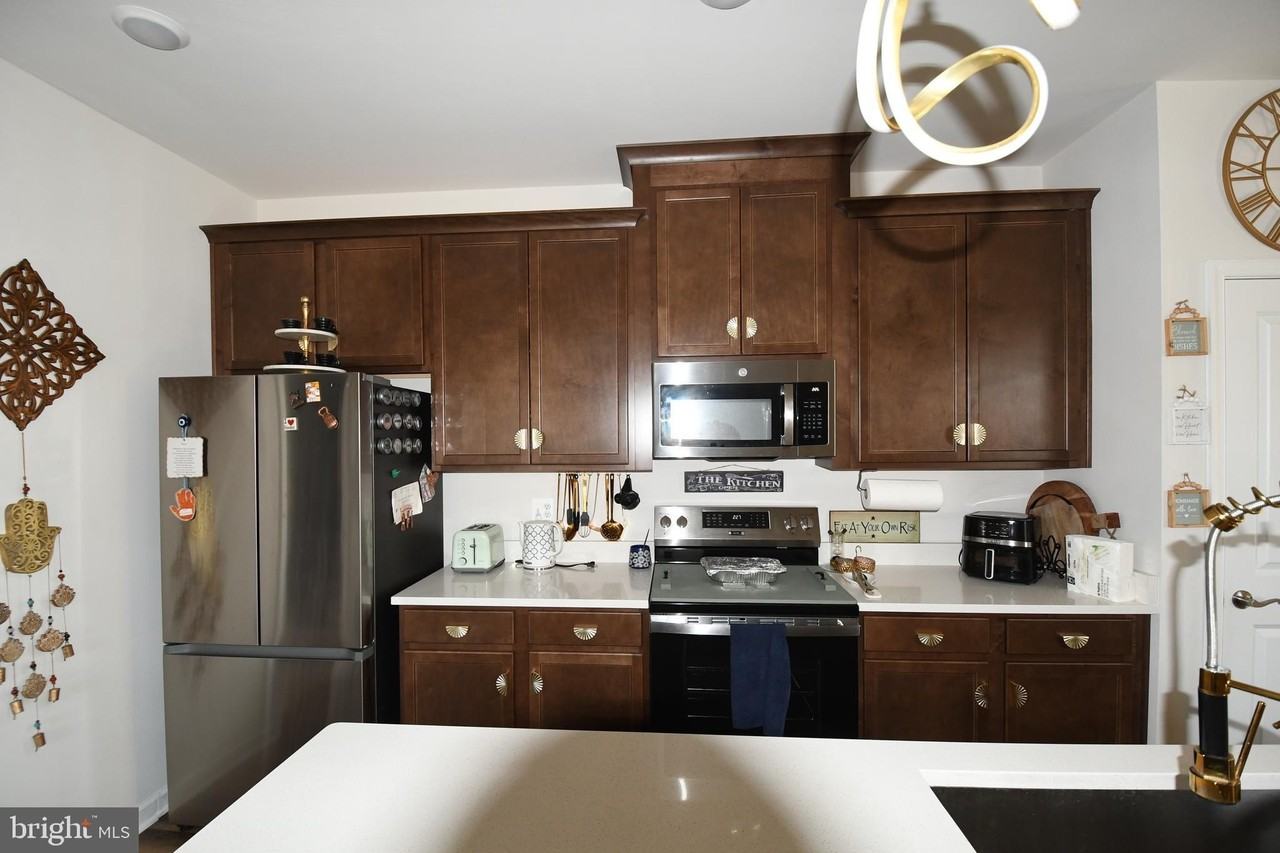 5937 NORTHWEST Drive unit: (Master Bedroom) - Photo 2 of 10