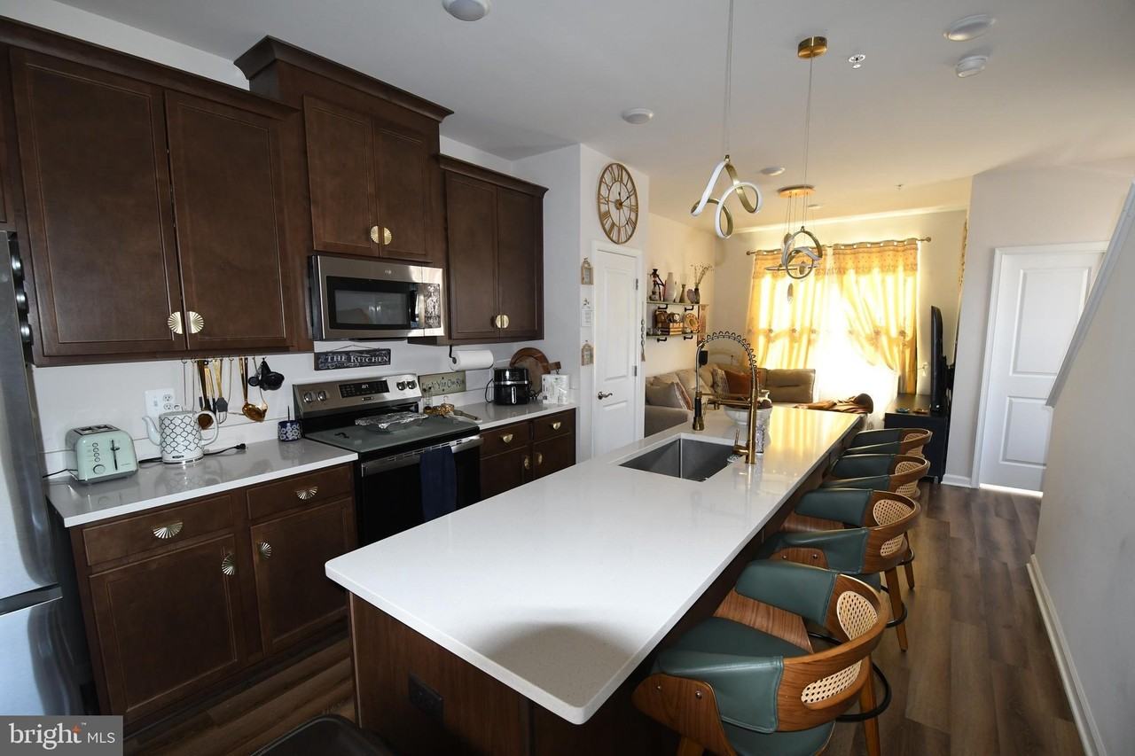 5937 NORTHWEST Drive unit: (Master Bedroom) - Photo 3 of 10