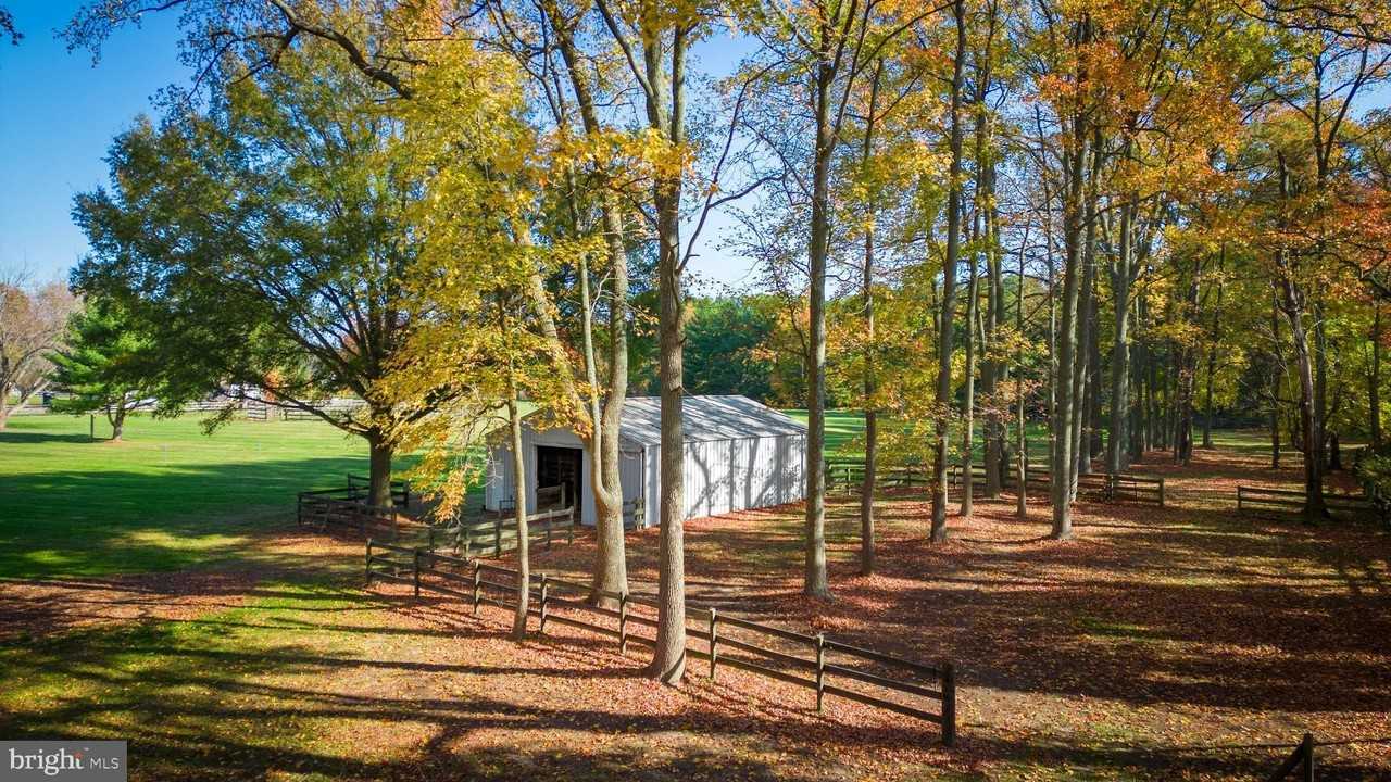 105 King George Ct - Photo 2 of 20