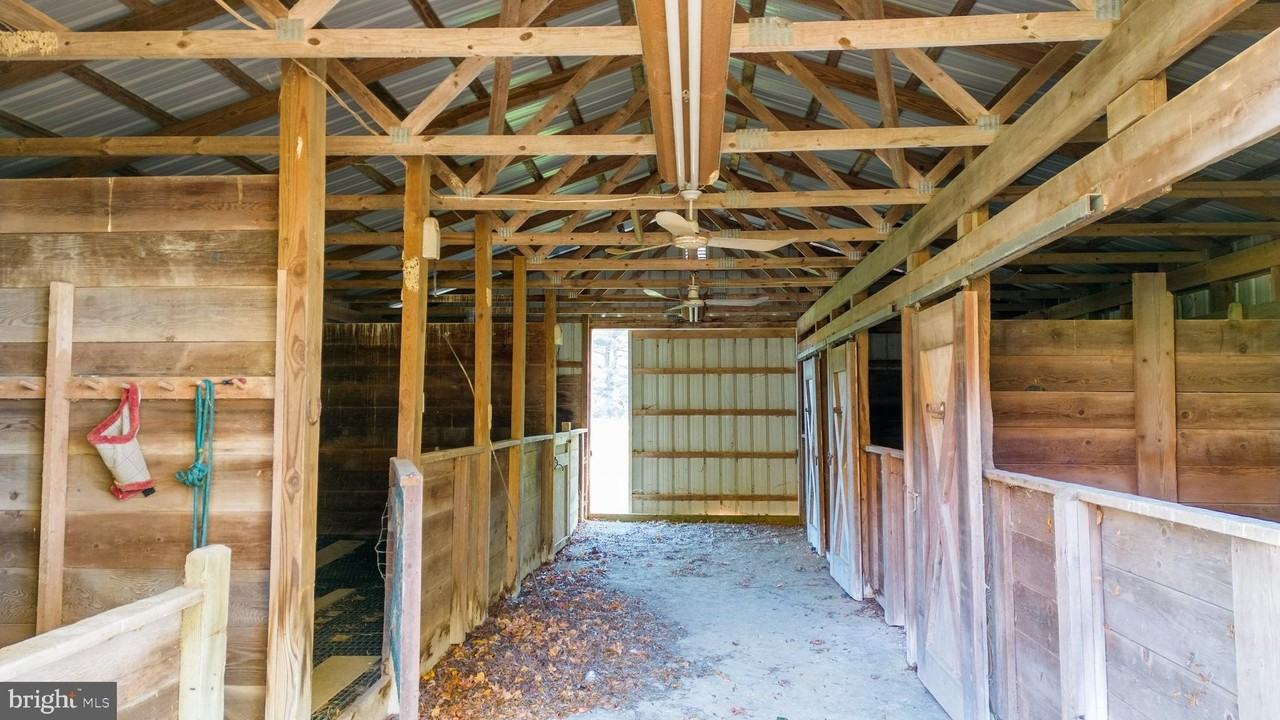 105 King George Ct - Photo 4 of 20