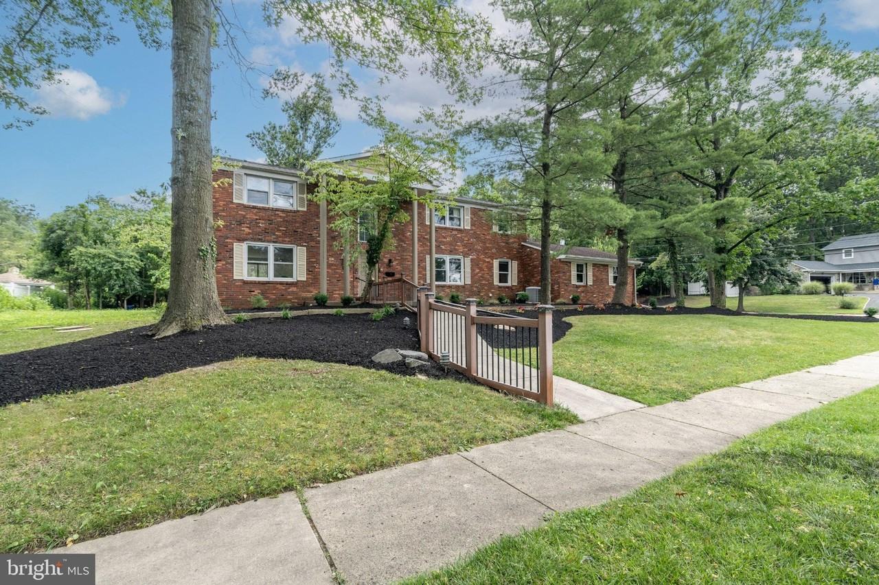 1800 Lark Ln - Photo 2 of 50