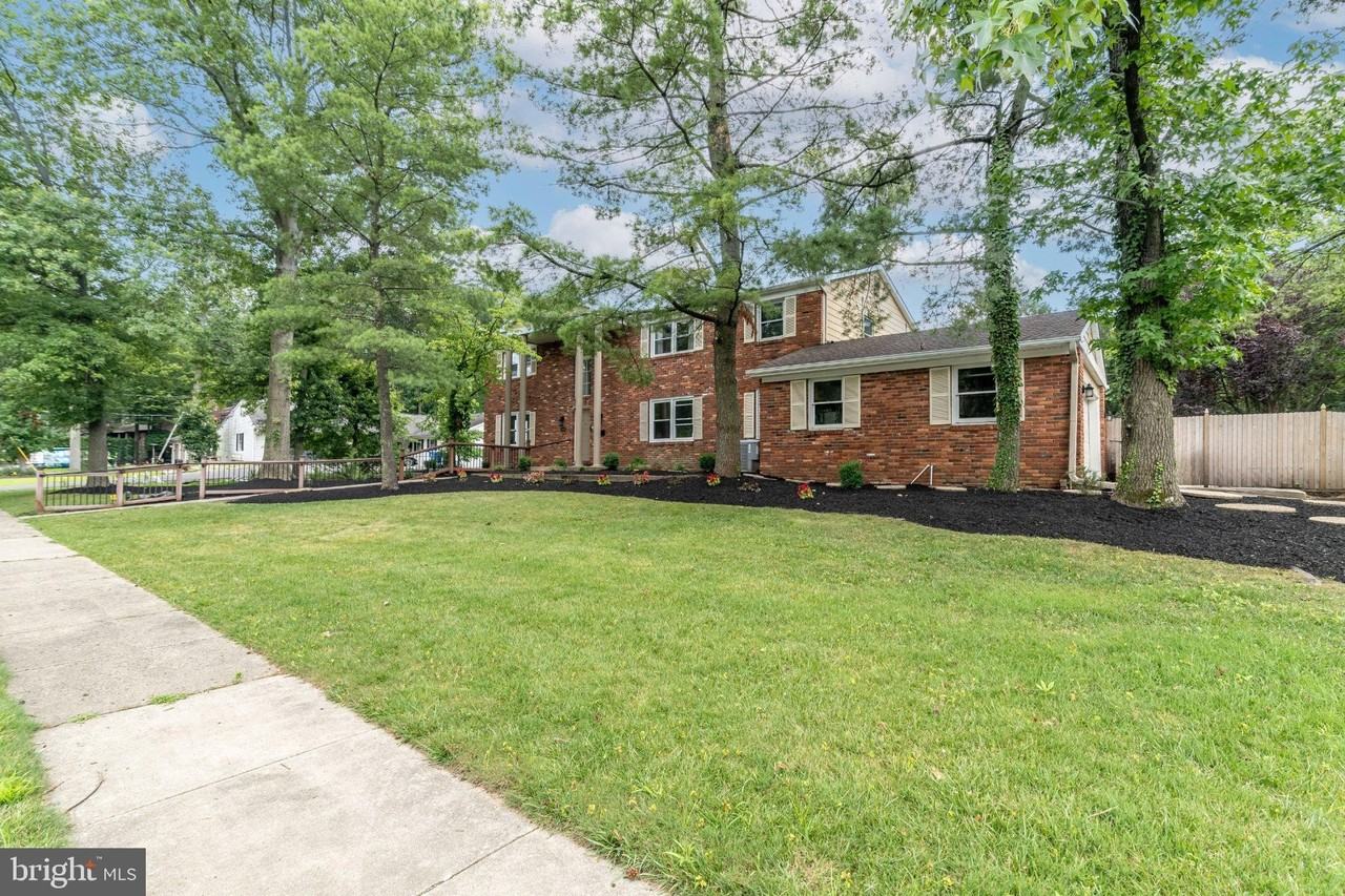 1800 Lark Ln - Photo 3 of 50