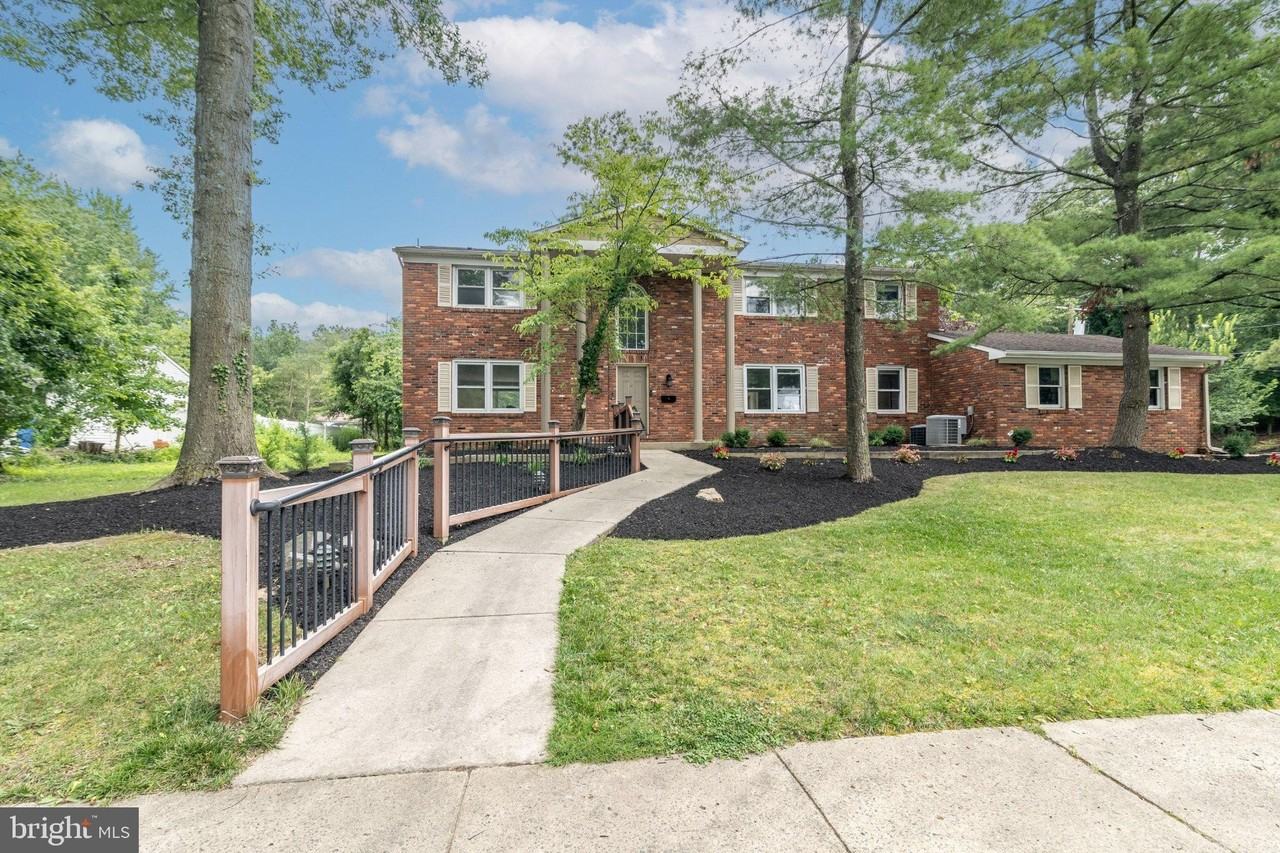 1800 Lark Ln - Photo 6 of 50