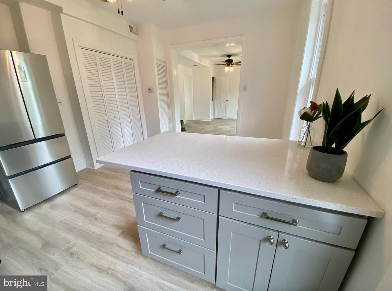 305 Main St #3 - Photo 3 of 18