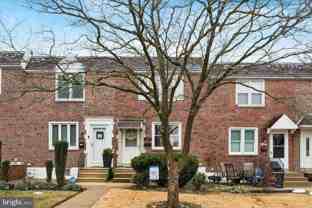 221 Park Dr - Photo 1 of 1