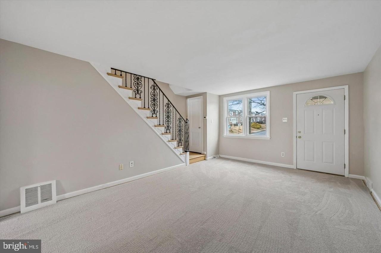 221 Park Dr - Photo 3 of 25