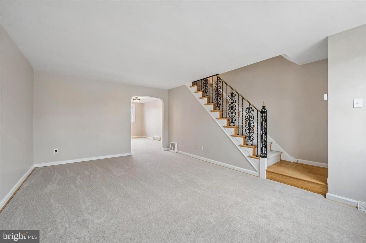 221 Park Dr - Photo 4 of 25