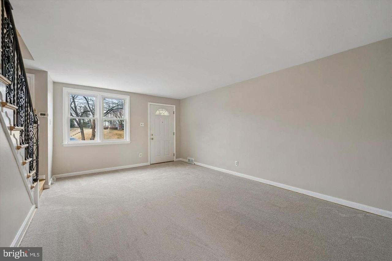 221 Park Dr - Photo 5 of 25