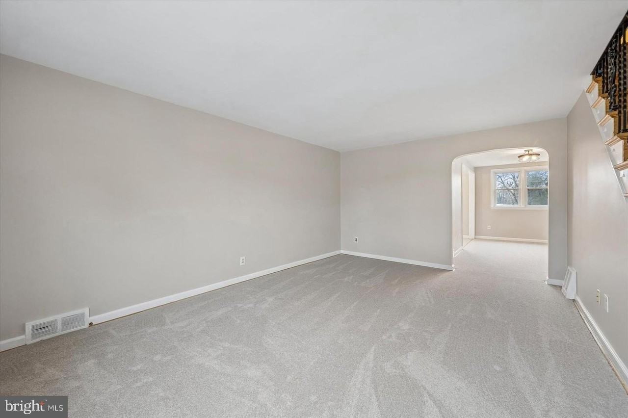 221 Park Dr - Photo 6 of 25