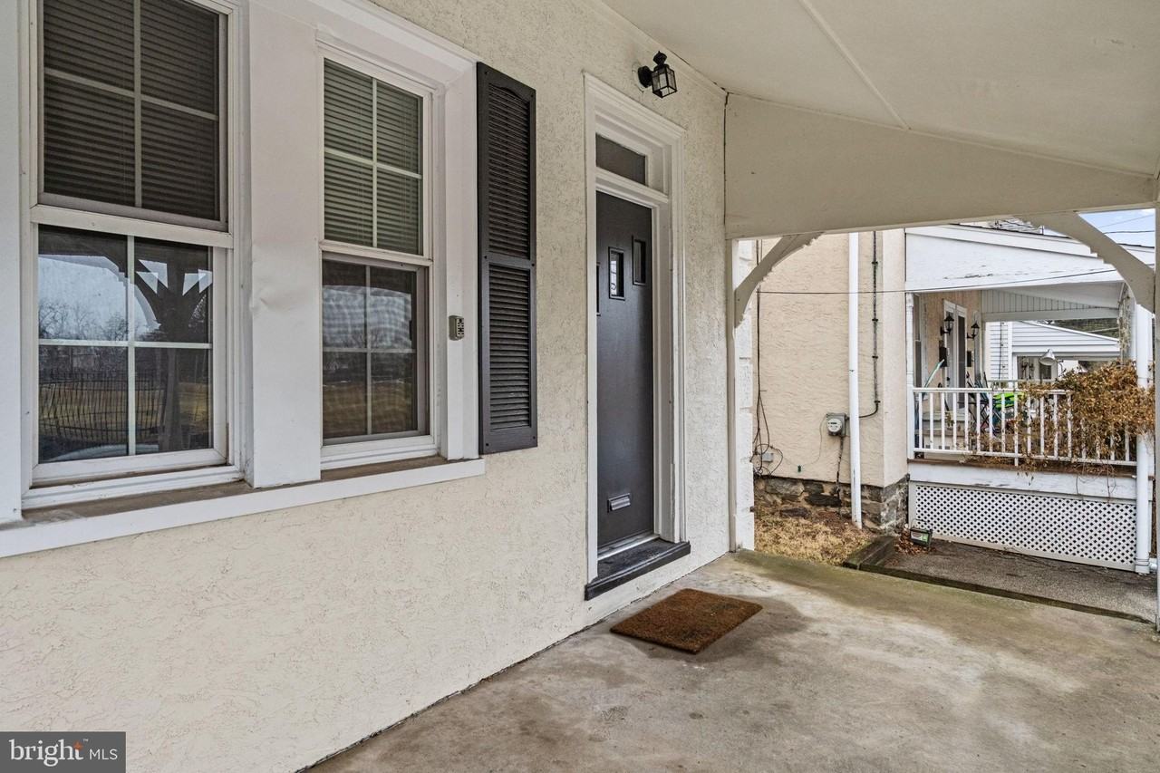 Railroad Ave - Photo 3 of 31