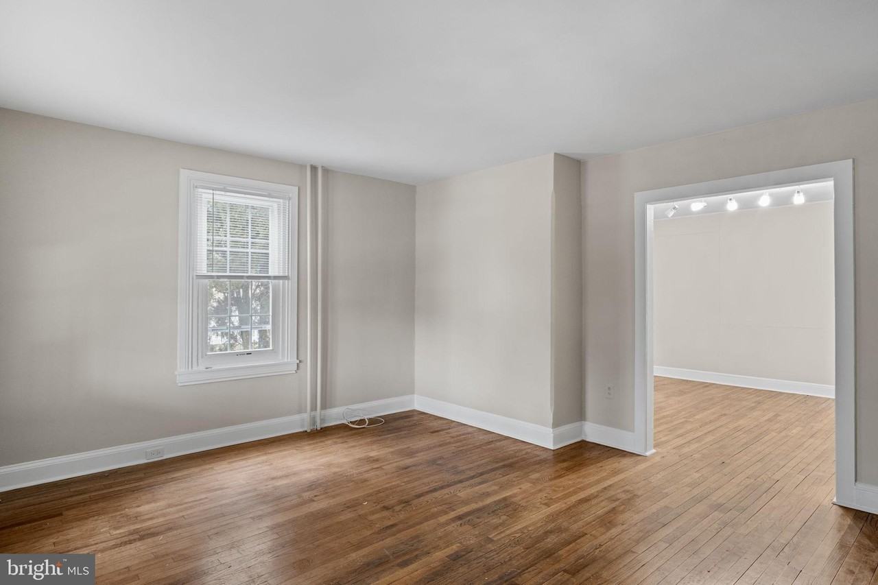 Railroad Ave - Photo 5 of 31