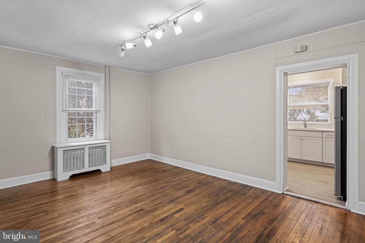 Railroad Ave - Photo 7 of 31