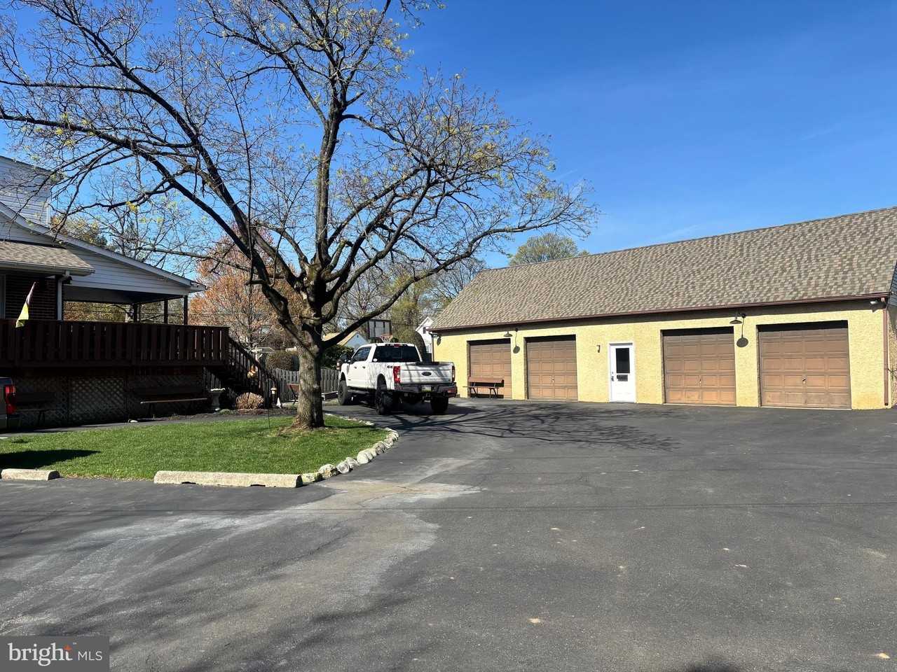 132 Fair Oaks Ave - Photo 2 of 16