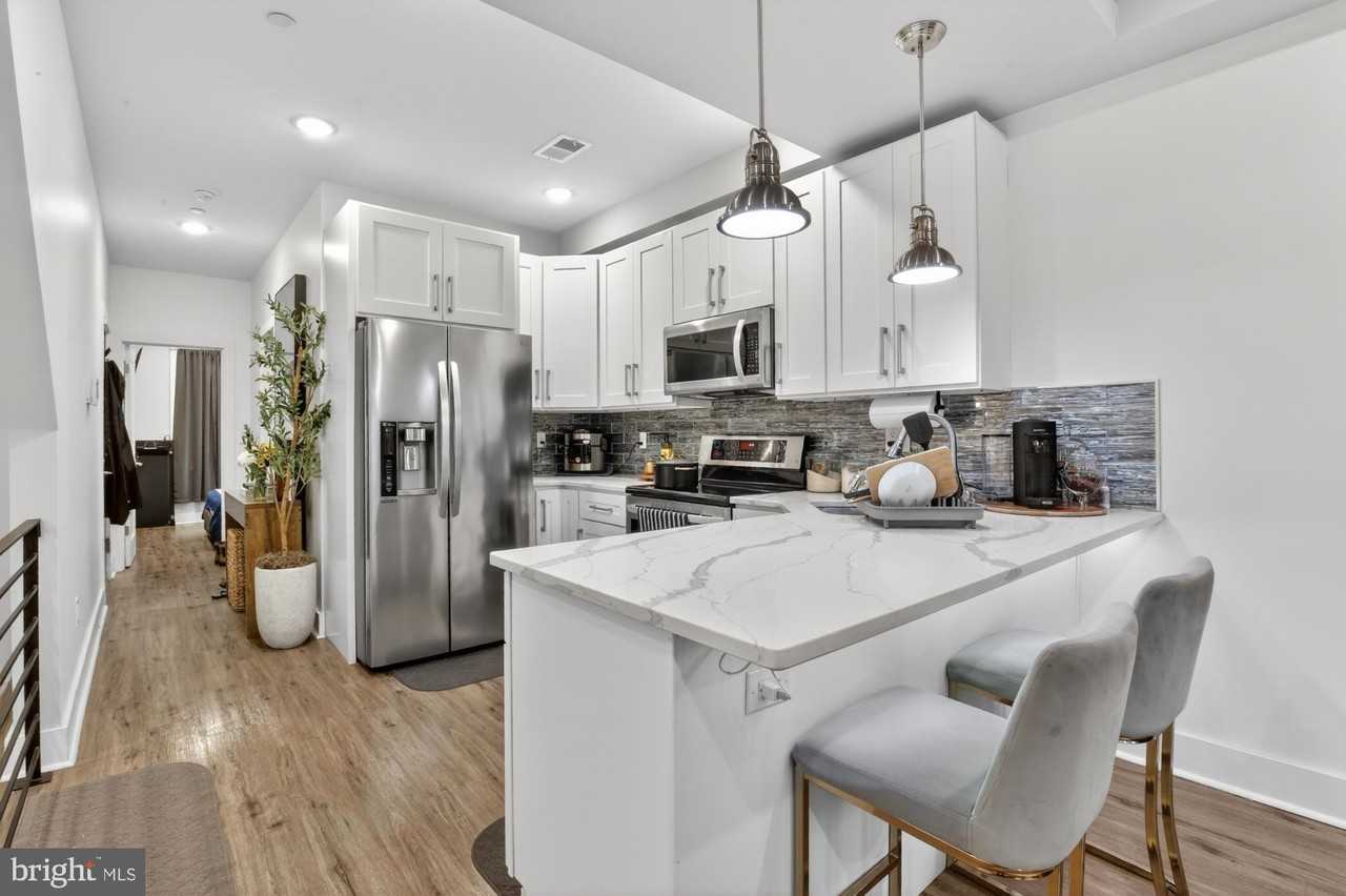 2333 Jasper St Unit A - Photo 4 of 25