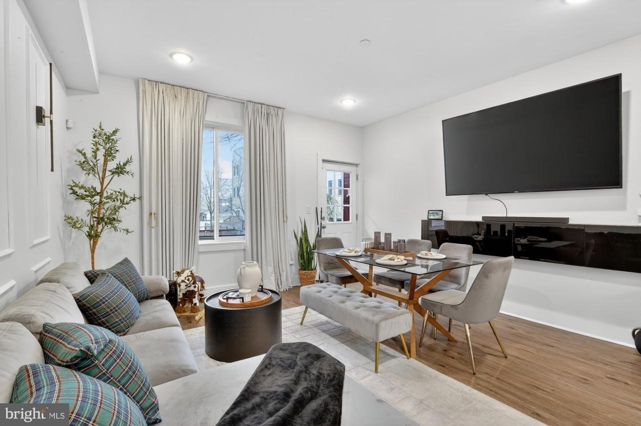 2333 Jasper St Unit A - Photo 7 of 25