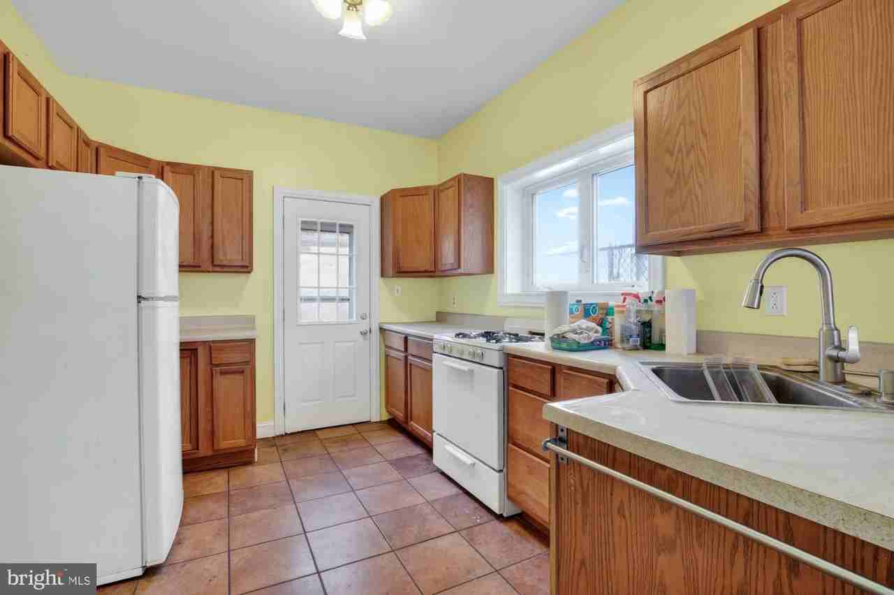 1910 N Howard St - Photo 7 of 19