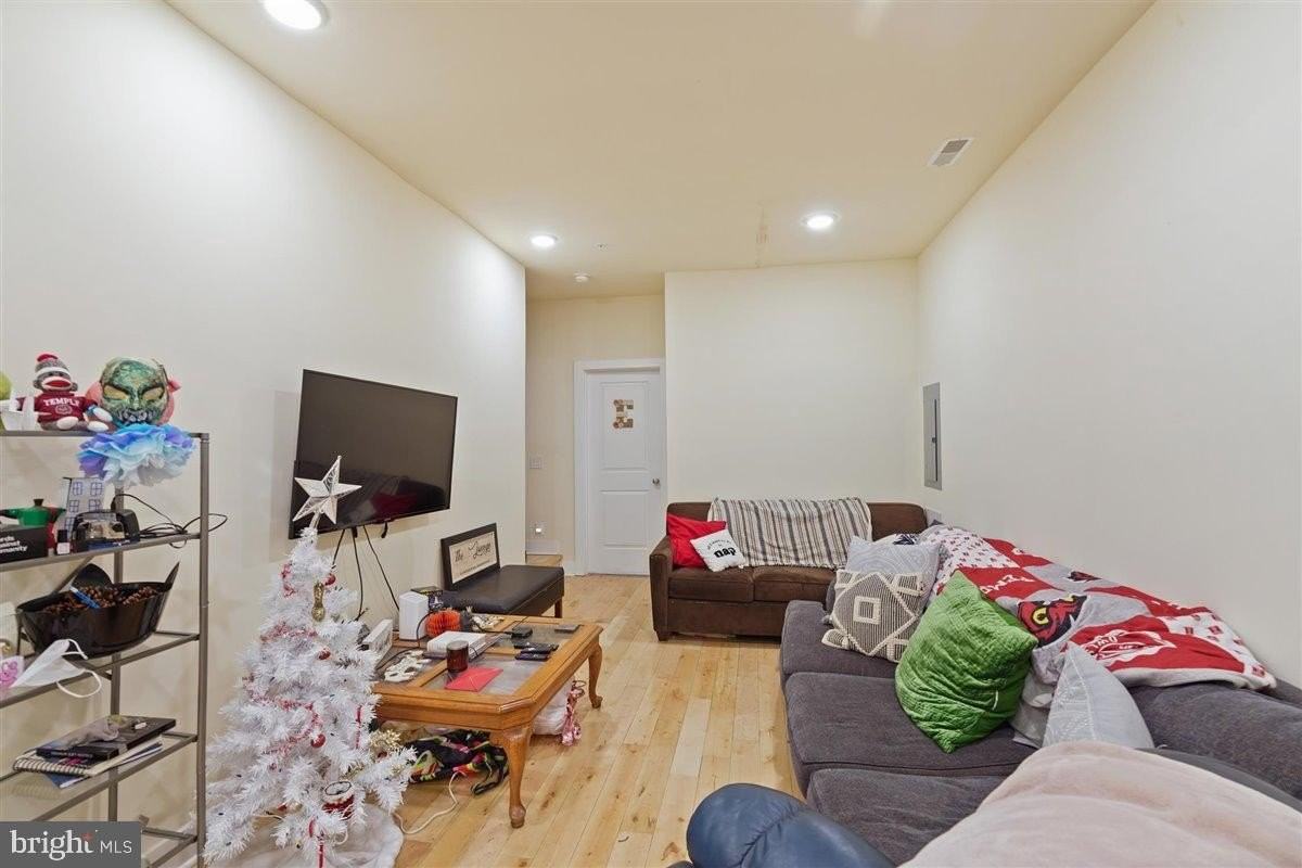 1945 N Gratz St #B - Photo 5 of 15