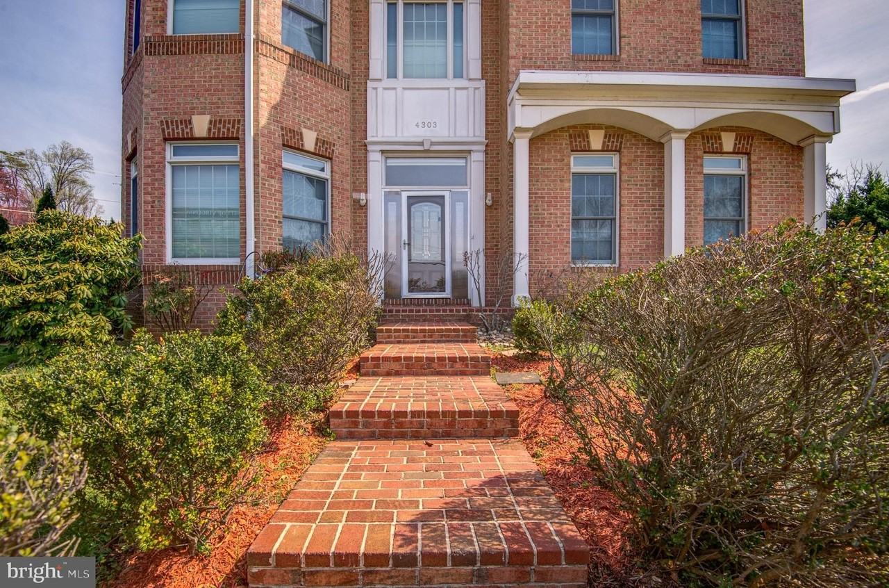 4303 Evergreen Ln - Photo 2 of 50