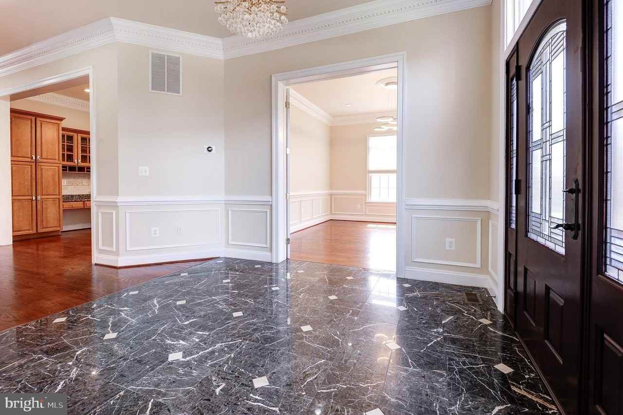 4303 Evergreen Ln - Photo 3 of 50