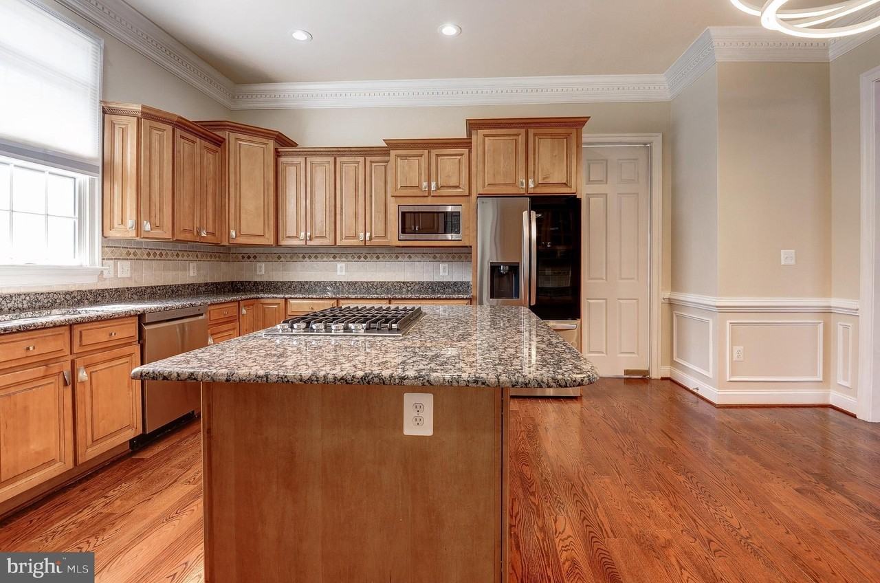 4303 Evergreen Ln - Photo 7 of 50