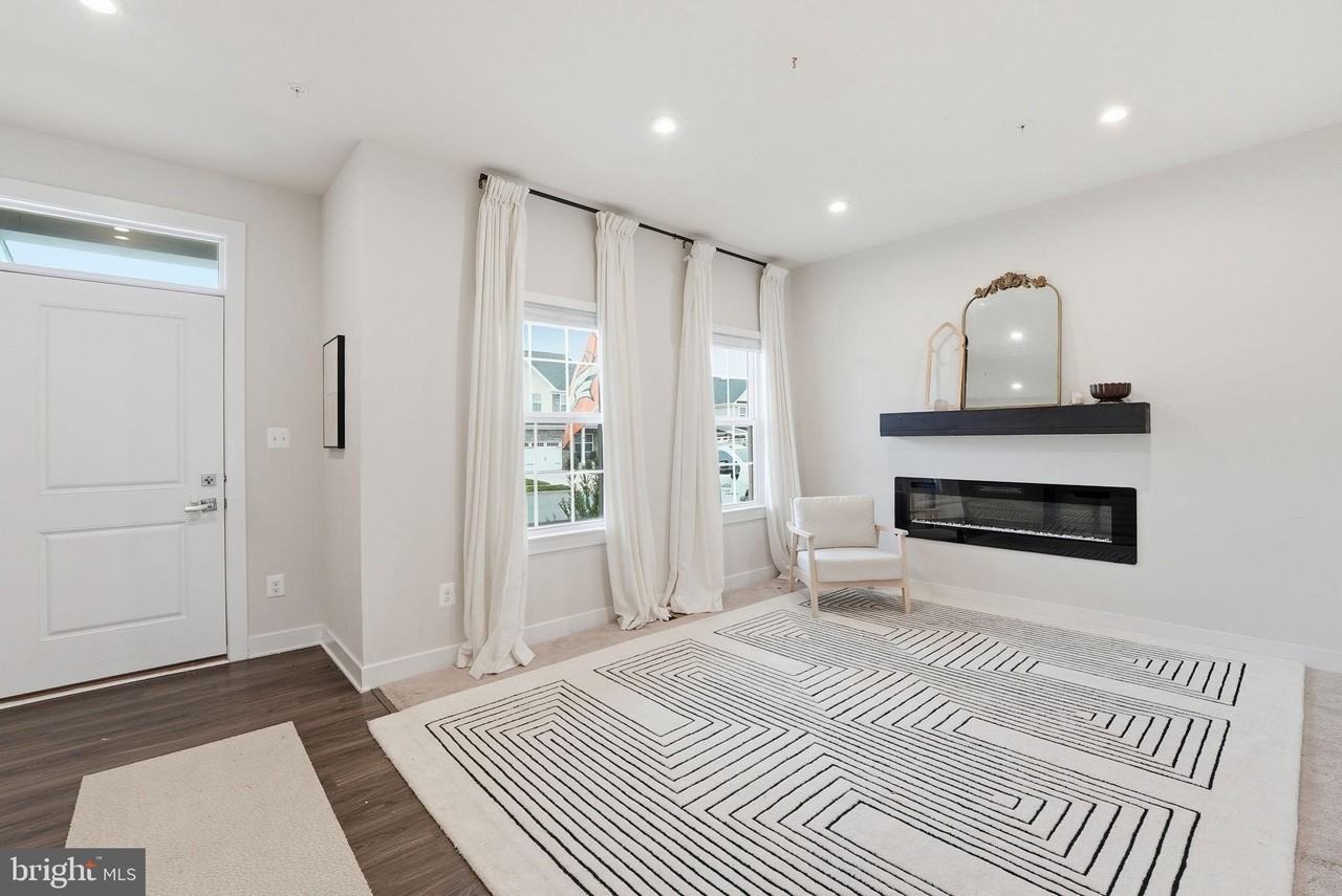 11190 Wheeler Ridge Dr - Photo 2 of 25