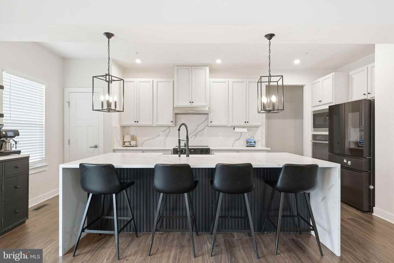 11190 Wheeler Ridge Dr - Photo 3 of 25