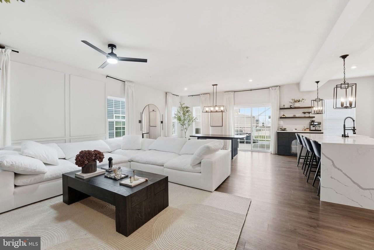 11190 Wheeler Ridge Dr - Photo 4 of 25