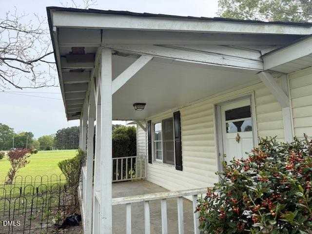 2205 Stewart St - Photo 2 of 11