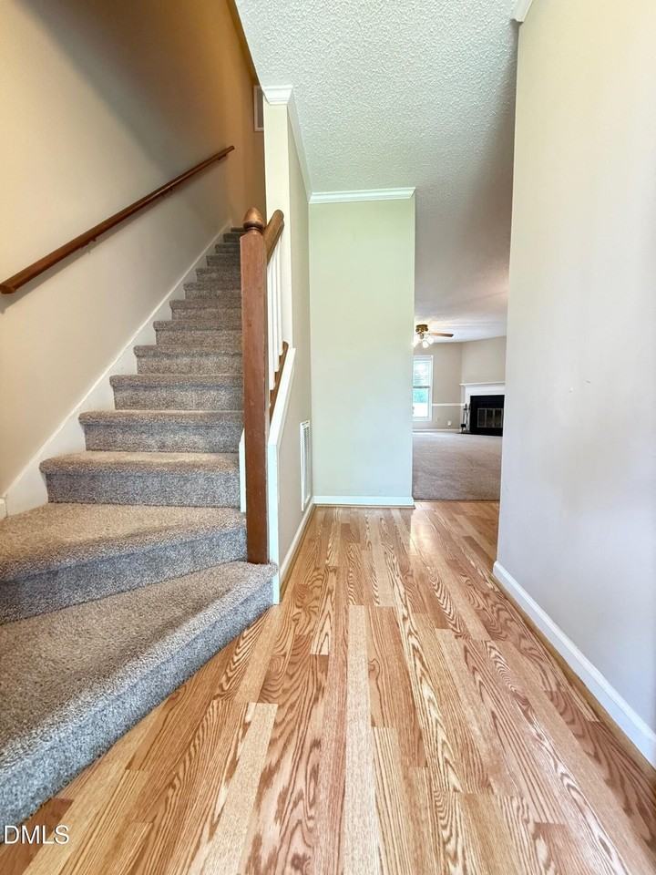 120 Greenmont Ln - Photo 2 of 20