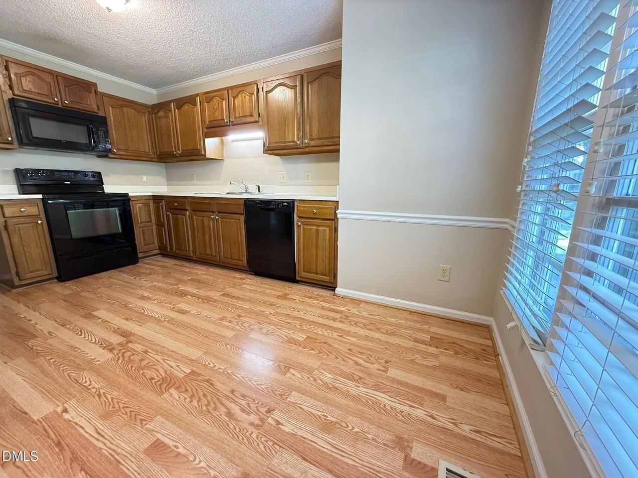 120 Greenmont Ln - Photo 5 of 20