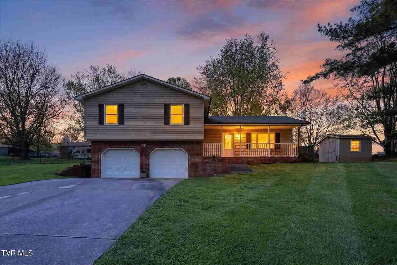 107 Colony St - Photo 2 of 29