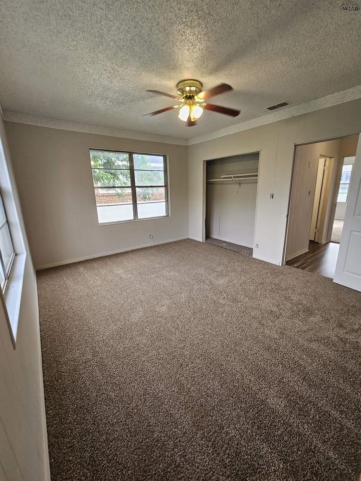 1613 Beverly Dr - Photo 5 of 9