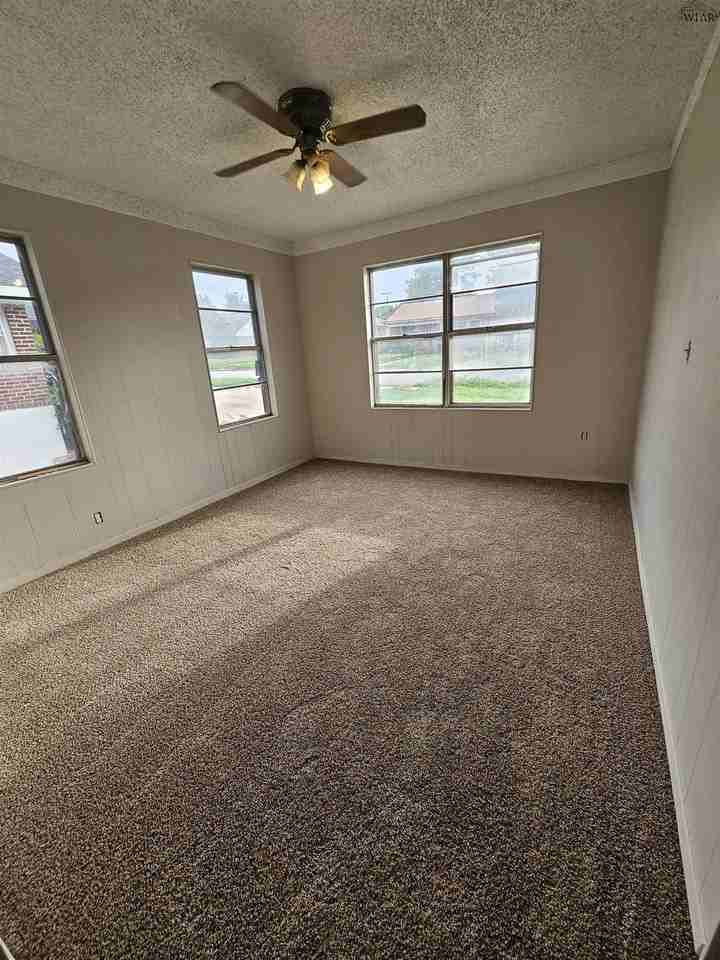 1613 Beverly Dr - Photo 6 of 9