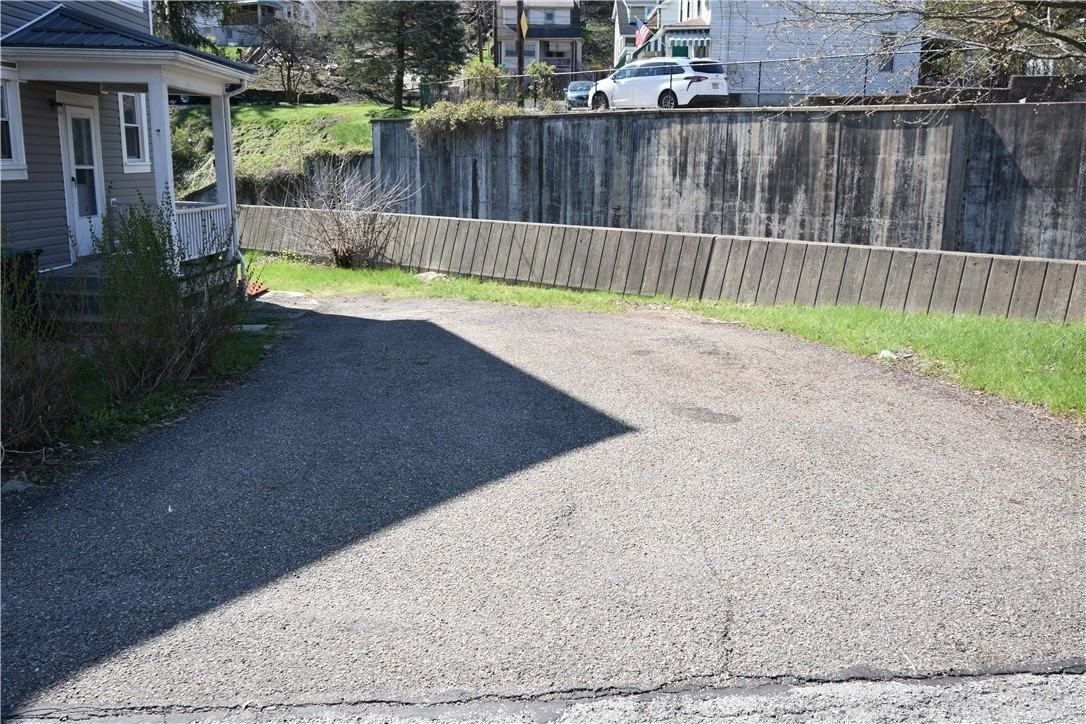 111 Dewey St - Photo 4 of 20