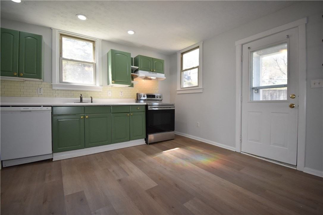 111 Dewey St - Photo 7 of 20