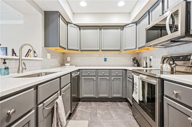 143 Aberdeen Ct - Photo 5 of 25