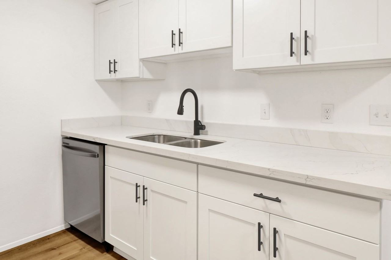 Viking Suites - Photo 5 of 50