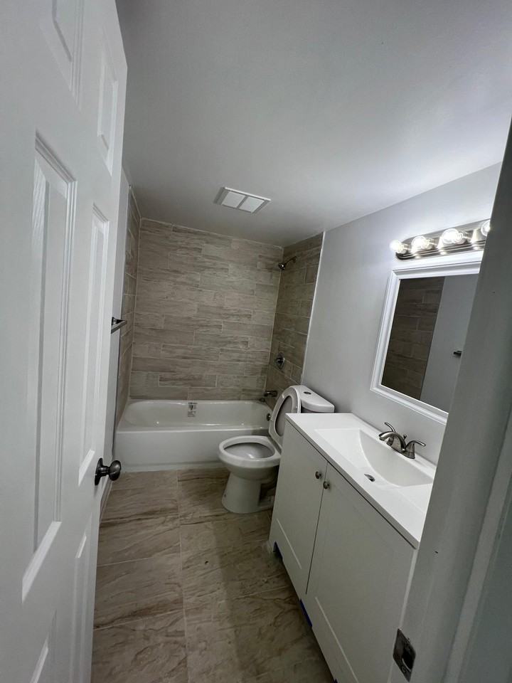 15225 Northeast 6th AvenueApt B309 #B309 - Photo 3 of 12